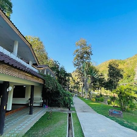 Baan Rim Kwai Paerimnam Resort Kanchanaburi City Exterior photo