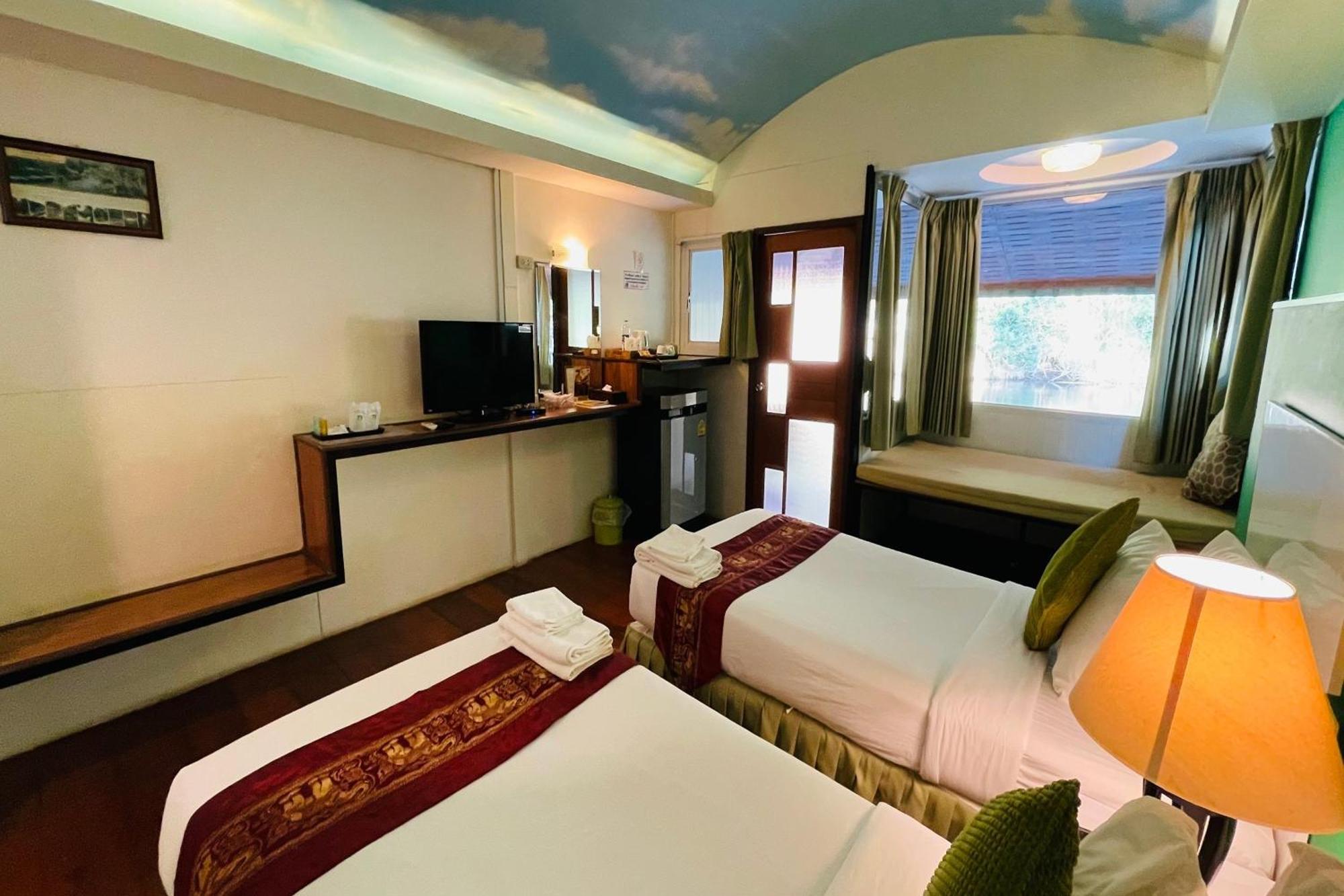 Baan Rim Kwai Paerimnam Resort Kanchanaburi City Exterior photo