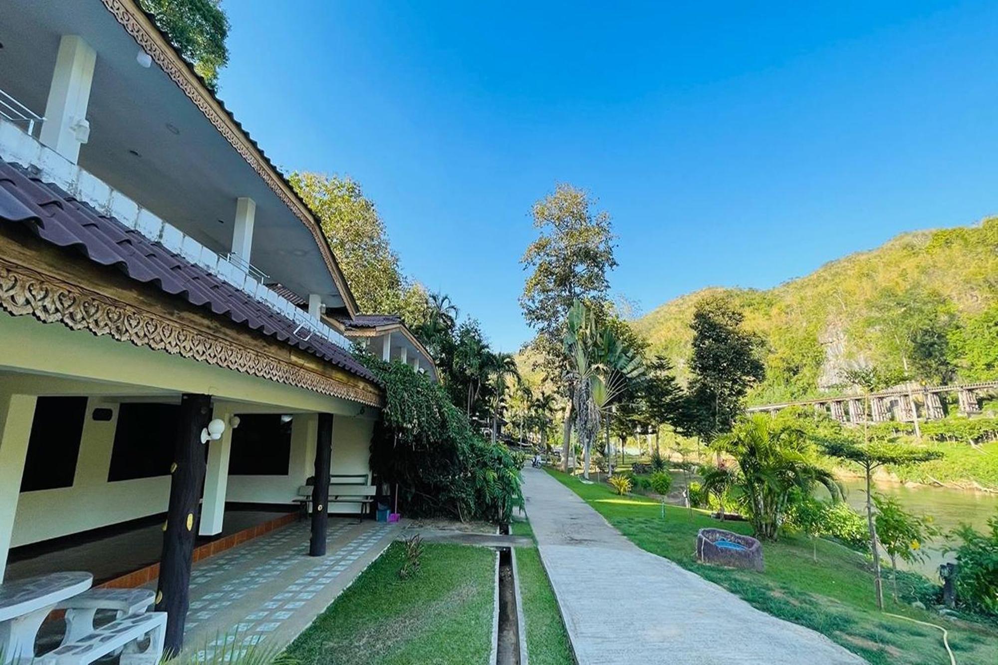 Baan Rim Kwai Paerimnam Resort Kanchanaburi City Exterior photo
